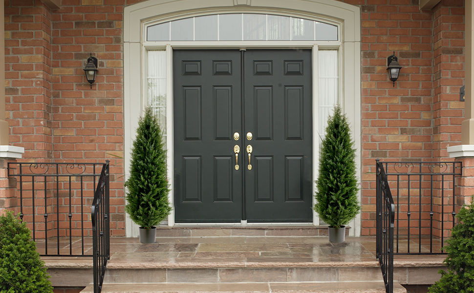  artificial cedar comes in a box of two trees,