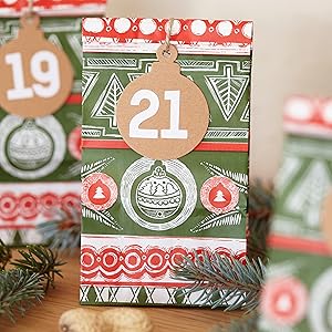 il calendario dell'avvento in carta livaia con sacchetti di carta stampati