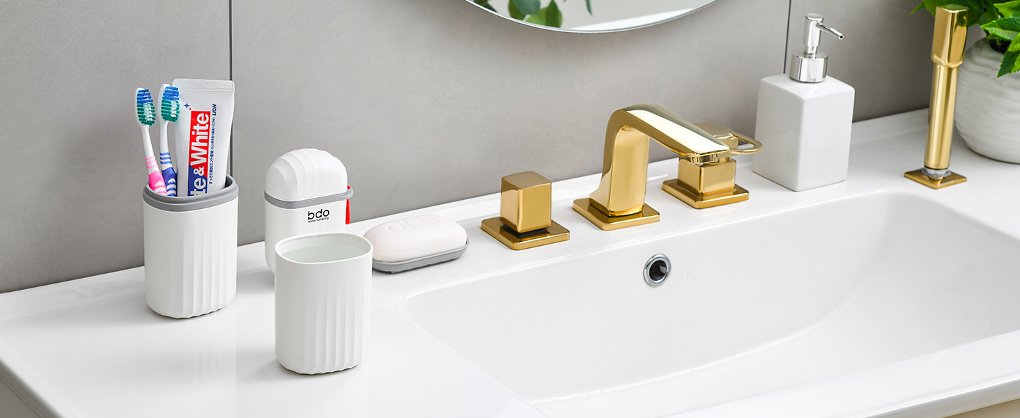 Travel toothbrush holder