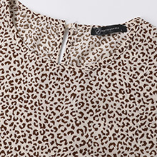 Loose crew neck design shows off your slender neck.