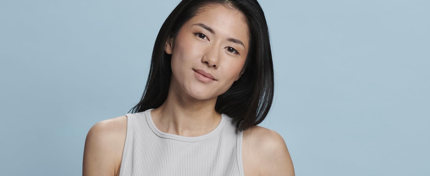 model wearing colorescience sunscreen