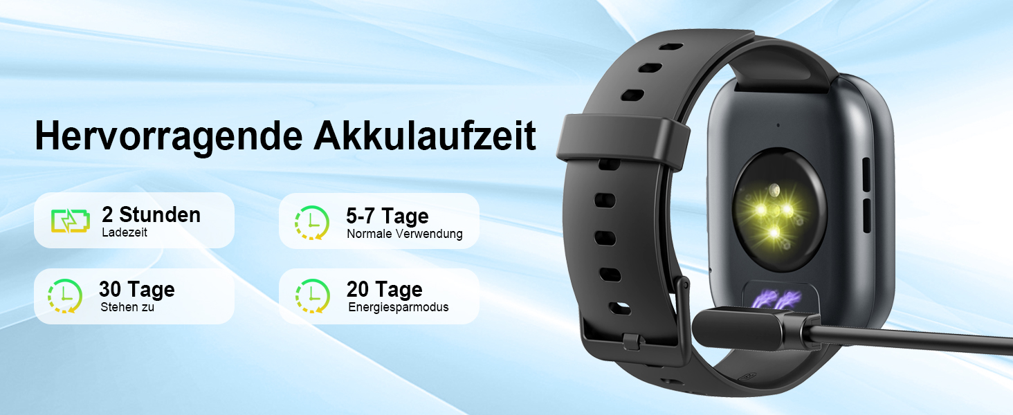 Smartwatch mit schwarzem Armband und quadratischem Display, auf dem Symbole für die Akkulaufzeit angezeigt werden. Ladekabel beigefügt. Der Text hebt die Akkuleistung hervor: 2 Stunden Ladezeit, 5-7 Tage normaler Gebrauch, 30 Tage Standby.
