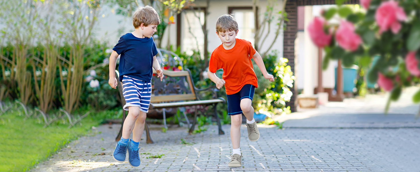 boys girls running shoes