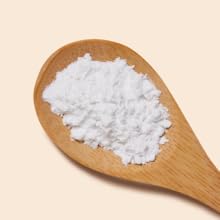 Seals in moisture and boosts the softness of the hair.