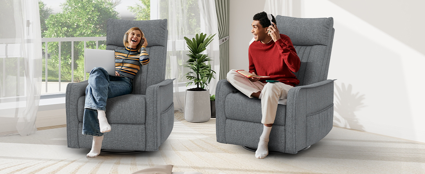 zwei Personen sitzen in einem Lehnstuhl