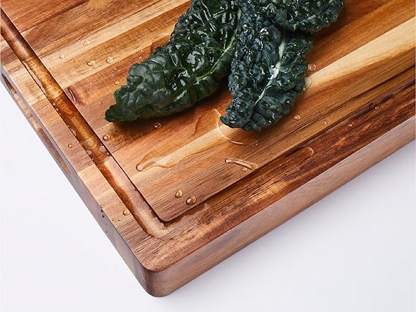 Our juice groove holds up to 3.5 oz of liquid to prevent water, juice, and grease from overflowing.