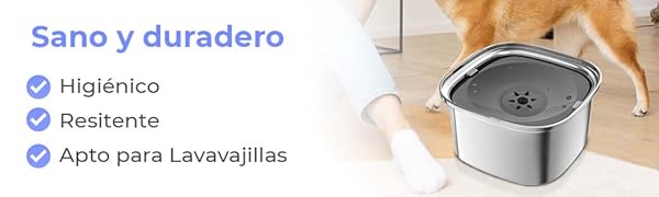 una mujer con un par de calcetines blancos sentada en el suelo.