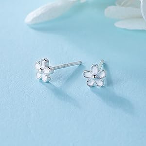 daisy_earrings_studs_for_women_ girls_petite flowers_stud_earrings