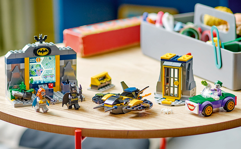 Amazon.co.jp レゴ(LEGO) スーパー・ヒーローズ バットケイブ ft. バットマン、バットガール＆ジョーカー おもちゃ 玩具