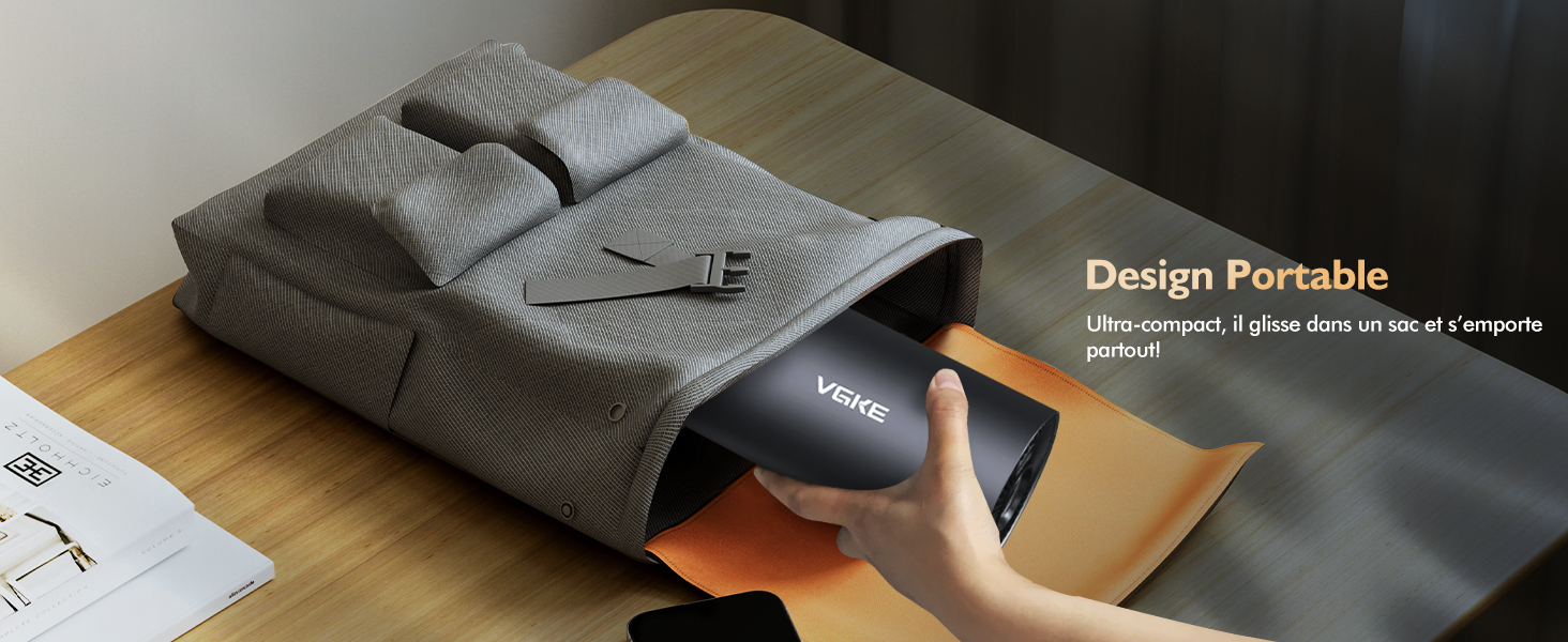 Housse ou étui noir pour ordinateur portable au design minimaliste, présenté sous plusieurs angles avec la documentation du produit et les matériaux d'emballage.