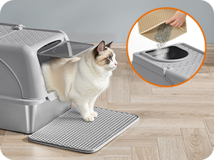 Geschlossene Katzentoilette mit Design von oben. Verfügt über einen perforierten Deckel und einen abnehmbaren Siebrost. Die Katze wird gezeigt, wie sie die Box auf einer befestigten Matte verlässt