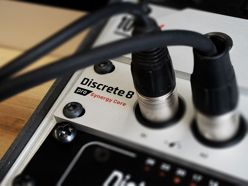 antelope-audio-discrete-8-pro-dsp-ozellikli-thunderbolt-ses-karti-asimetrik-e-ticaret-gorsel3