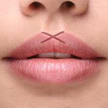 lip liner using guide 