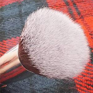 synthetic bristles makeup brush