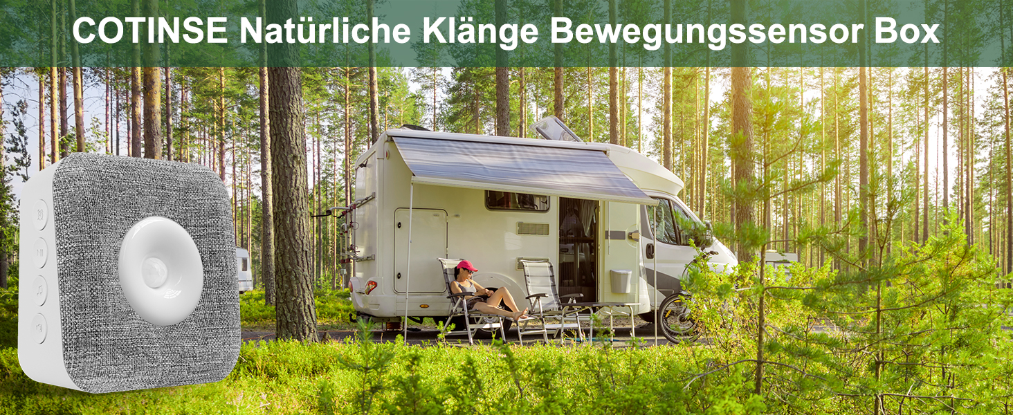 COTINSE Bewegungssensorbox mit natürlichen Geräuschen im Wald neben einem geparkten Wohnmobil, umgeben von hohen