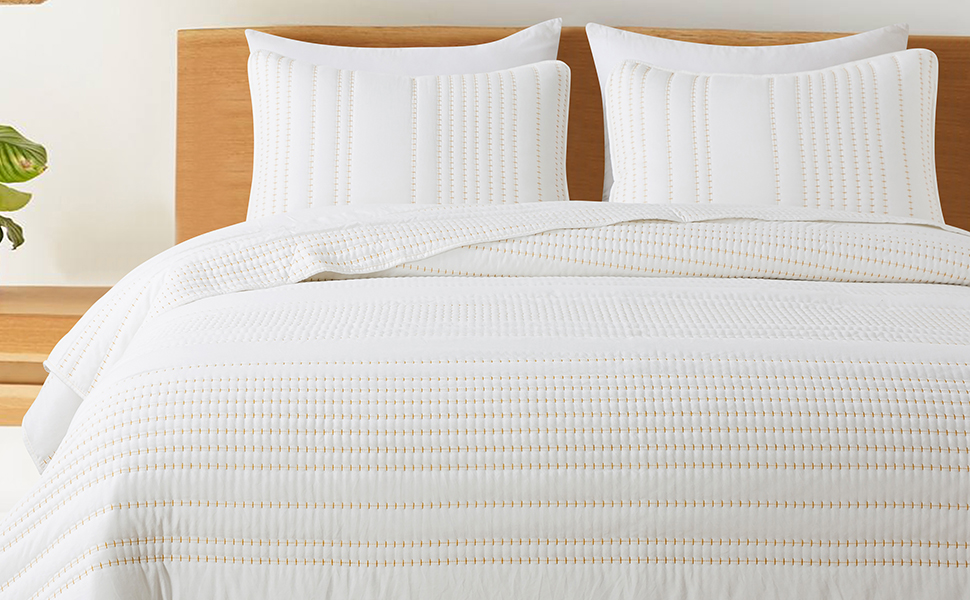 HIARUO Queen Quilt Bedding Set, Full Size Striped Coverlet