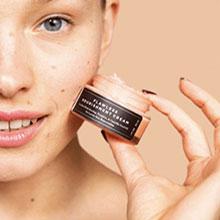 Clear Skin Kit Exfoliates dead skin dark spots Detoxifies your skin Antioxidants Acne Breakouts