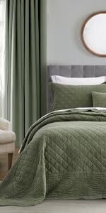 Oversized King Bedspread for Extra Wide Beds, Modern Look, Lightweight & Reversible Microfiber Cover, 100% Pure White 1927fcc3 2fed 4f91 B318 7627de5009b4. CR0,0,300,600 PT0 SX150 V1