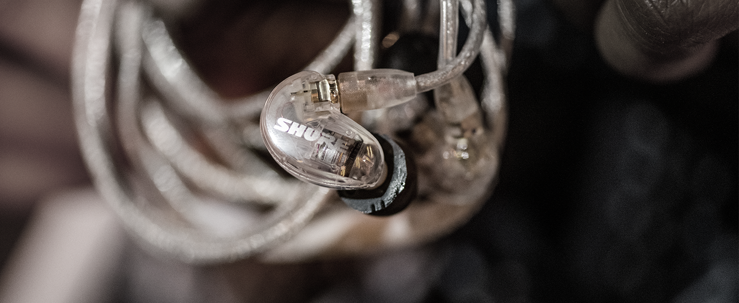 Shure SE215 Pro Professional Sound Isolating Earphones (Clear) : Amazon ...
