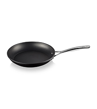 Le Creuset Poêle Anti-Adhérente en Aluminium Forgé, Cuisine Professionnelle, Pour Cuisine Élément Électrique, Chauffage 1f7248b8 Ce5e 4613 9d57 03756bc899ab. CR0,0,200,225 PT0 SX200 V1