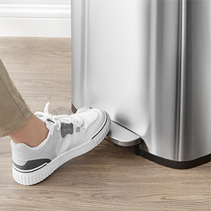 The pedal can be operated by foot, freeing your hands for food prep.