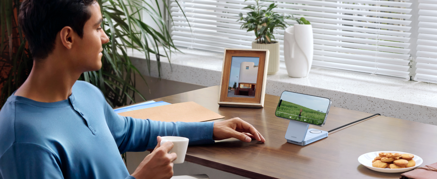 Mehrere blaue USB-Adapter, die in einem Displaymuster angeordnet sind und verschiedene Winkel und Konfigurationen anzeigen.