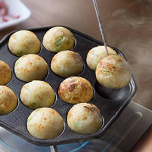 Amazon.co.jp : イシガキ(Ishigaki) 鉄鋳物 たこ焼き 12穴 木柄