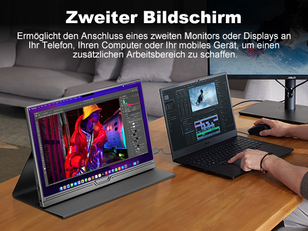 Tragbares Monitordisplay auf einem Holztisch mit Dual-Screen-Konfiguration mit Laptop und externem Monitor, auf dem farbenfrohe Inhalte angezeigt