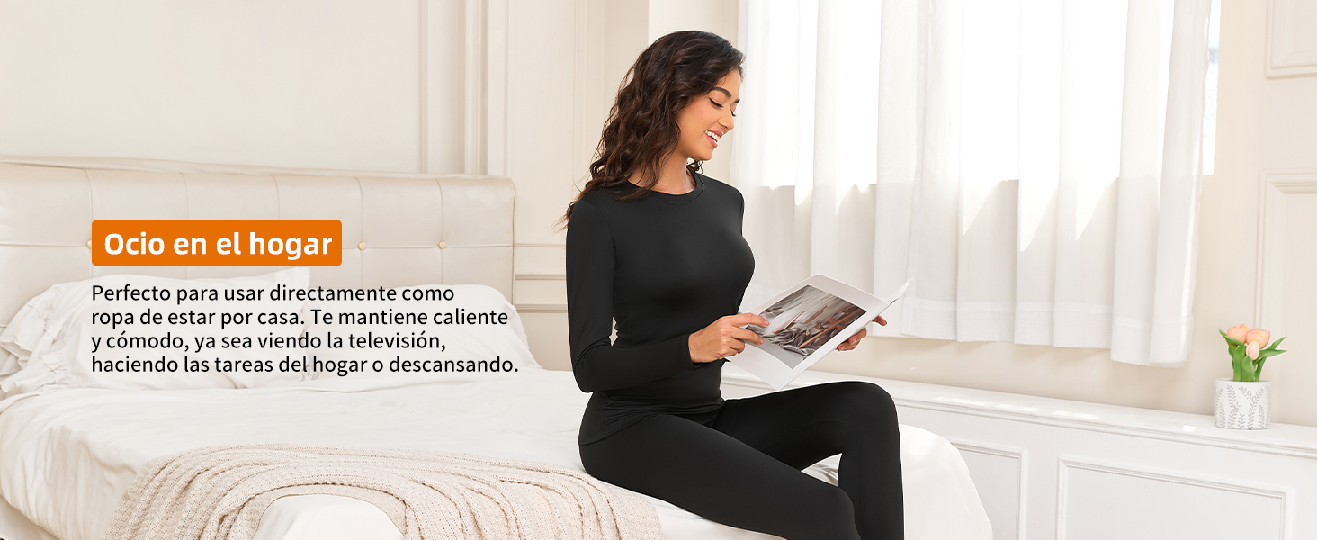 Múltiples ángulos de alguien sentado en lo que parece ser un escritorio o una mesa en un espacio interior moderno y luminoso.