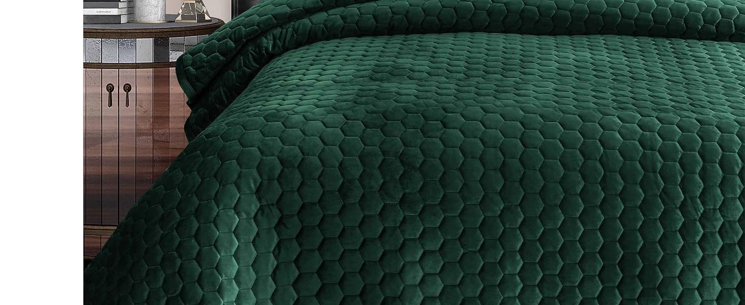 Comfort and Quality meets here.Teal honeycomb quilt