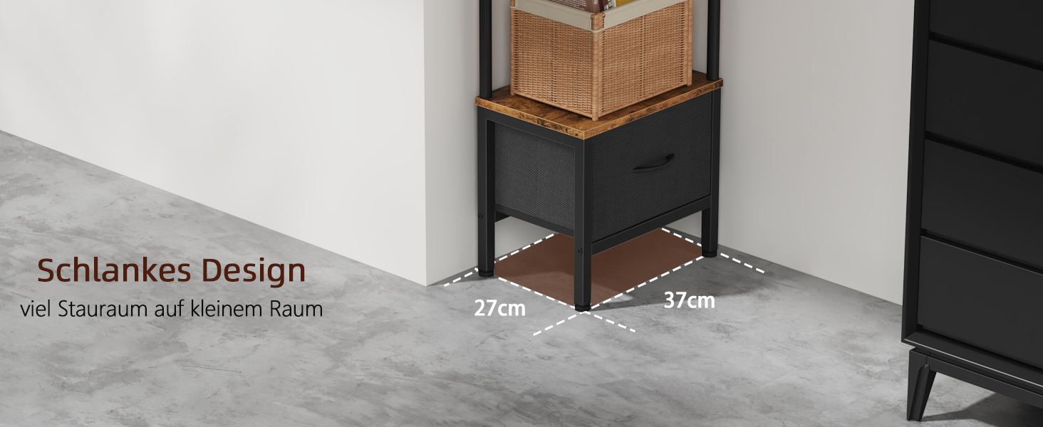 Der Text lautet „Schlankes Design“. Moderner Eckschrank mit schwarzem Metallrahmen und Korbeinsatz aus Holz, positioniert an einer weißen Wand.