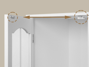 Bilderserie, die Innen- und Außenansichten einer Gardinenstangeninstallation zeigt, mit weißen Montageteilen und silberner Stange.