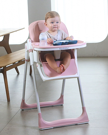 adjustable high chair with foot rest, 5 Point Harness,  Backrest and Seat Height