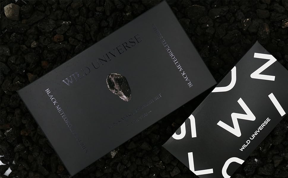 A flame-shaped and multi-functional brush that can be used for all kinds of powder products.