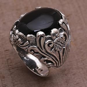 Novica Handmade Floral Sterling Silver Onyx Cocktail Ring  Hecha a mano Plata esterlina Ónix Anillo