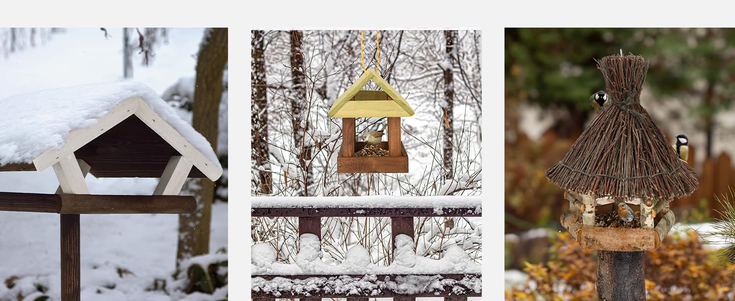 Drei verschiedene Vogelhäuschen aus Holz für winterliche Umgebungen: traditioneller Hausstil, Futterhäuschen mit gelbem Dach und Strohdach, umgeben