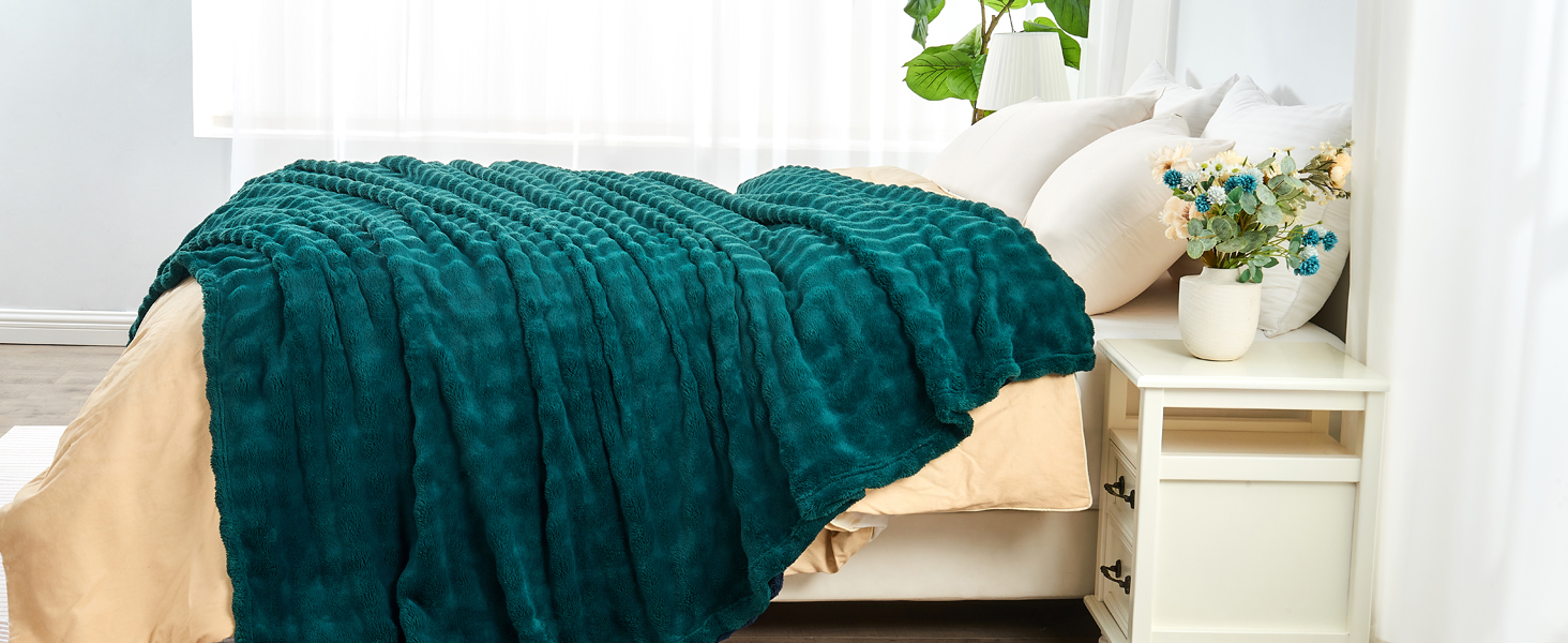 Wajade Fleece Throw Blanket Bubble Faux Fur Fluffy Bed Blanket Super