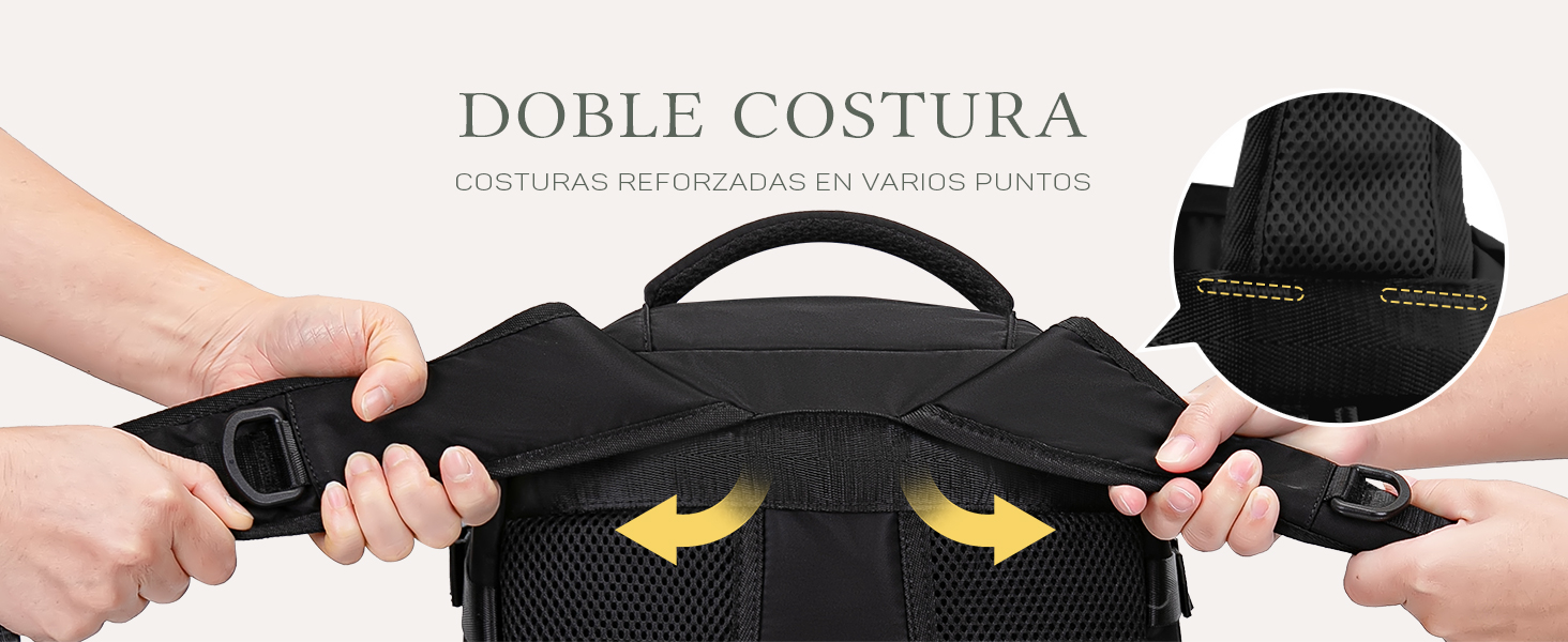 Demostración de la función de doble costura de un bolso. Las manos separan las costuras para mostrar las costuras reforzadas. Texto «DOBLE COSTURA