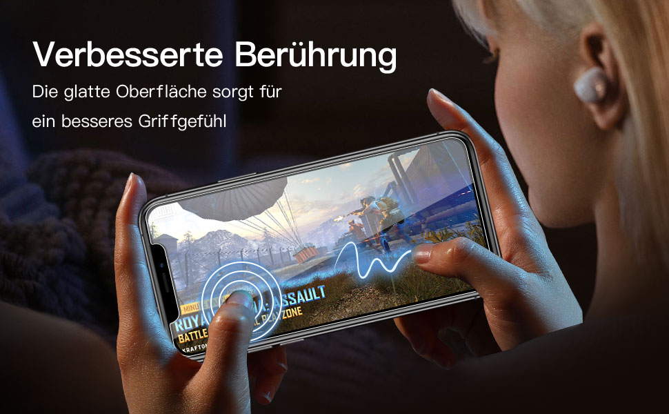 Smartphone, das ein Spiel anzeigt, waagerecht gehalten. Texthervorhebungen verbesserten die Berührungsreaktion aufgrund der glatten Oberfläche für ein besseres Griffgefühl.