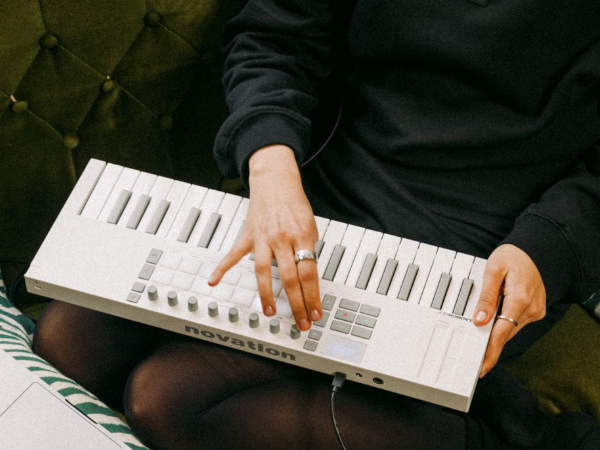 DTM・DAW Novation Launchkey Mini 37 White [MK4] Novation Launchkey Mini 37 MK4 Keyboard Controller White