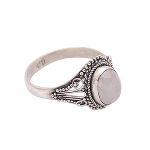 Novica Handmade Rainbow Moonstone Single-Stone Ring  Hecha a mano Arcoíris Piedra de la luna Anillo