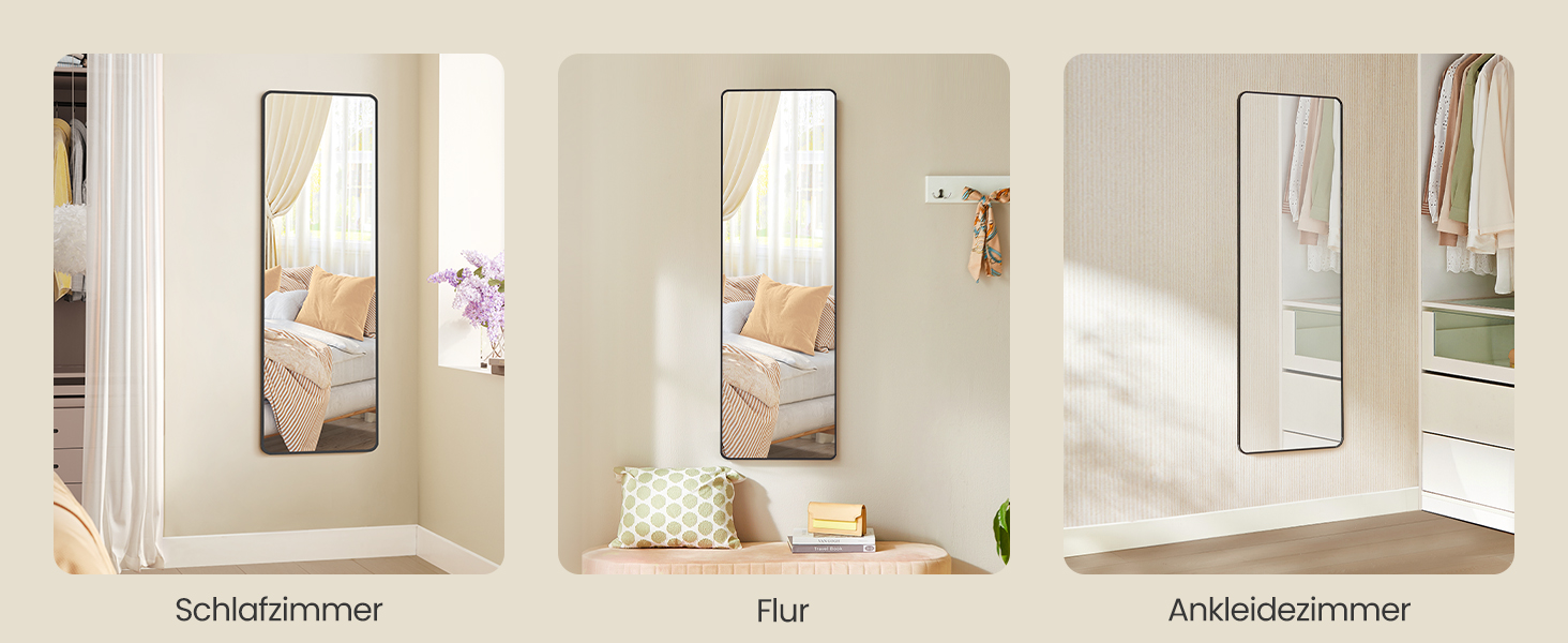 Sada troch nástenných zrkadiel v plnej výške zobrazených v rôznych prostrediach miestnosti. Zrkadlá majú tenké biele rámy a sú vertikálne namontované na svetlých stenách.