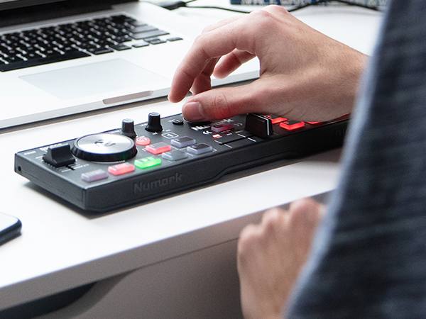 Amazon | Numark コンパクト DJ初心者ヘッドホンセット DJ