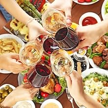 Aperitiv-Platten mit Weingläser