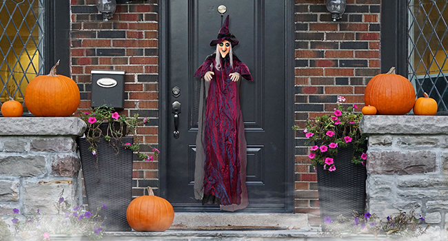 Hanging Animated Witch