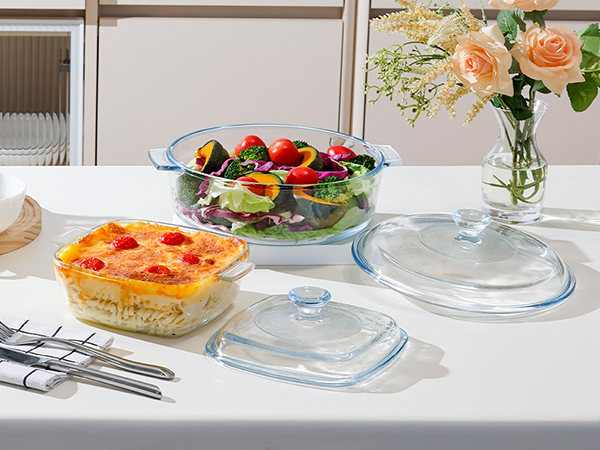 casserole dish with lid