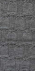 Particolare di sciarpa con cappuccio col. Grigio 