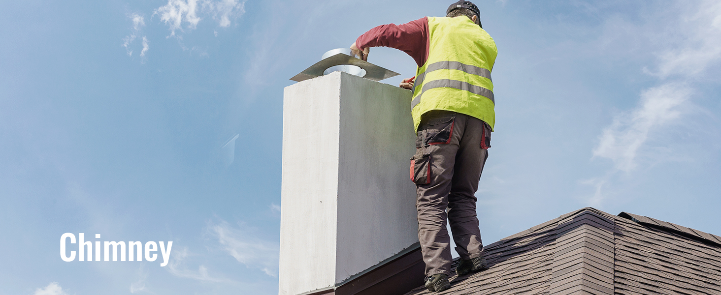 Il testo dice «Chimney». Visualizzazioni multiple di lavori professionali di riparazione o installazione di camini su tetti residenziali, che mostrano operai che ispezionano e mantengono la struttura del camino.