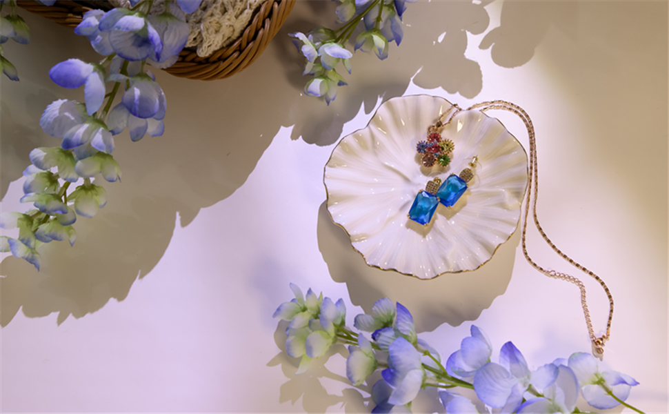 white ring dish