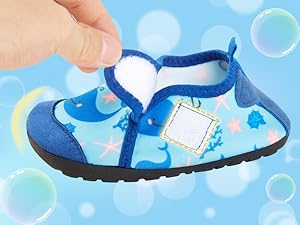 jungen wasserschuhe
